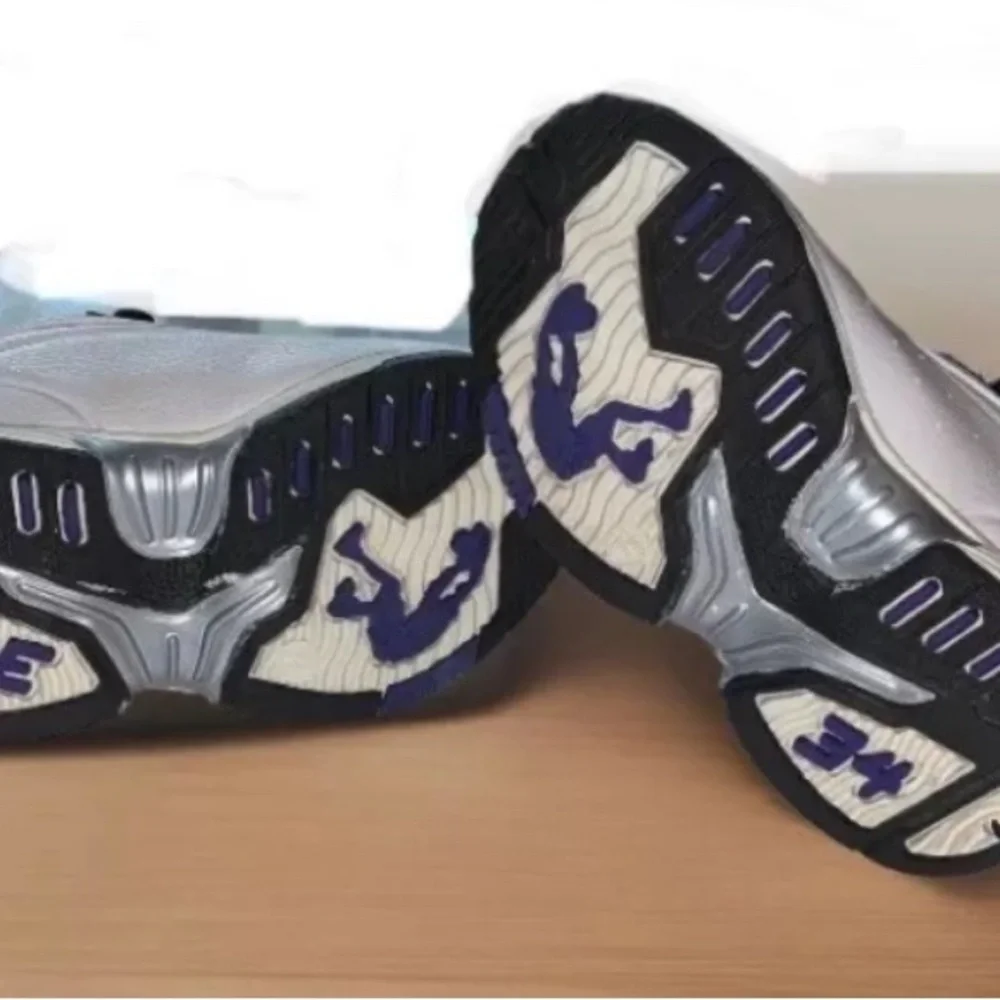 SHAQ Toddler Childs Shoes Size 7.5 White & Black Lace Up     (S233)